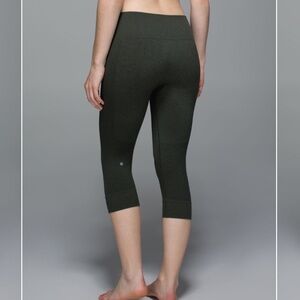 Lululemon Seamlessly Street Crop